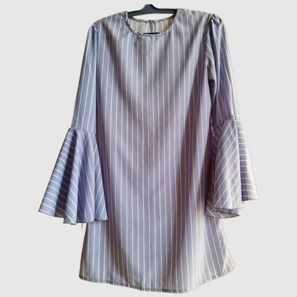 Bell sleeve vertical striped Shift dress. - Picture 4 of 8